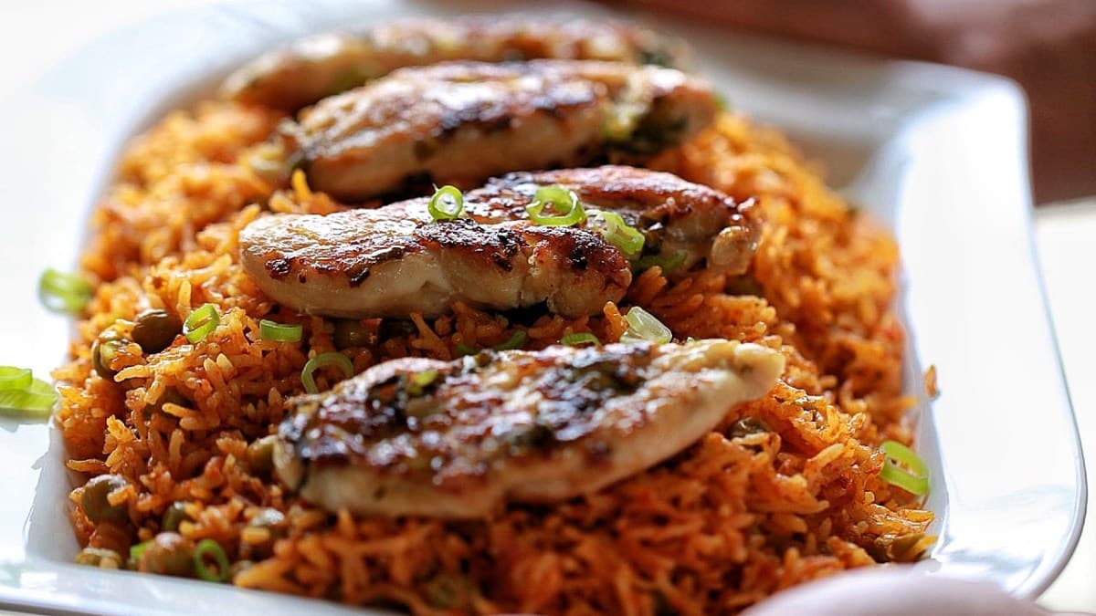 A plate of freshly served Sahara Chicken jollof rice
